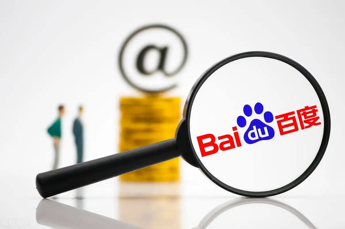 女子徒步误将蛇窝当野生蹦床